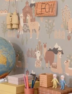 Tapete Lama Village Pastellgraublau