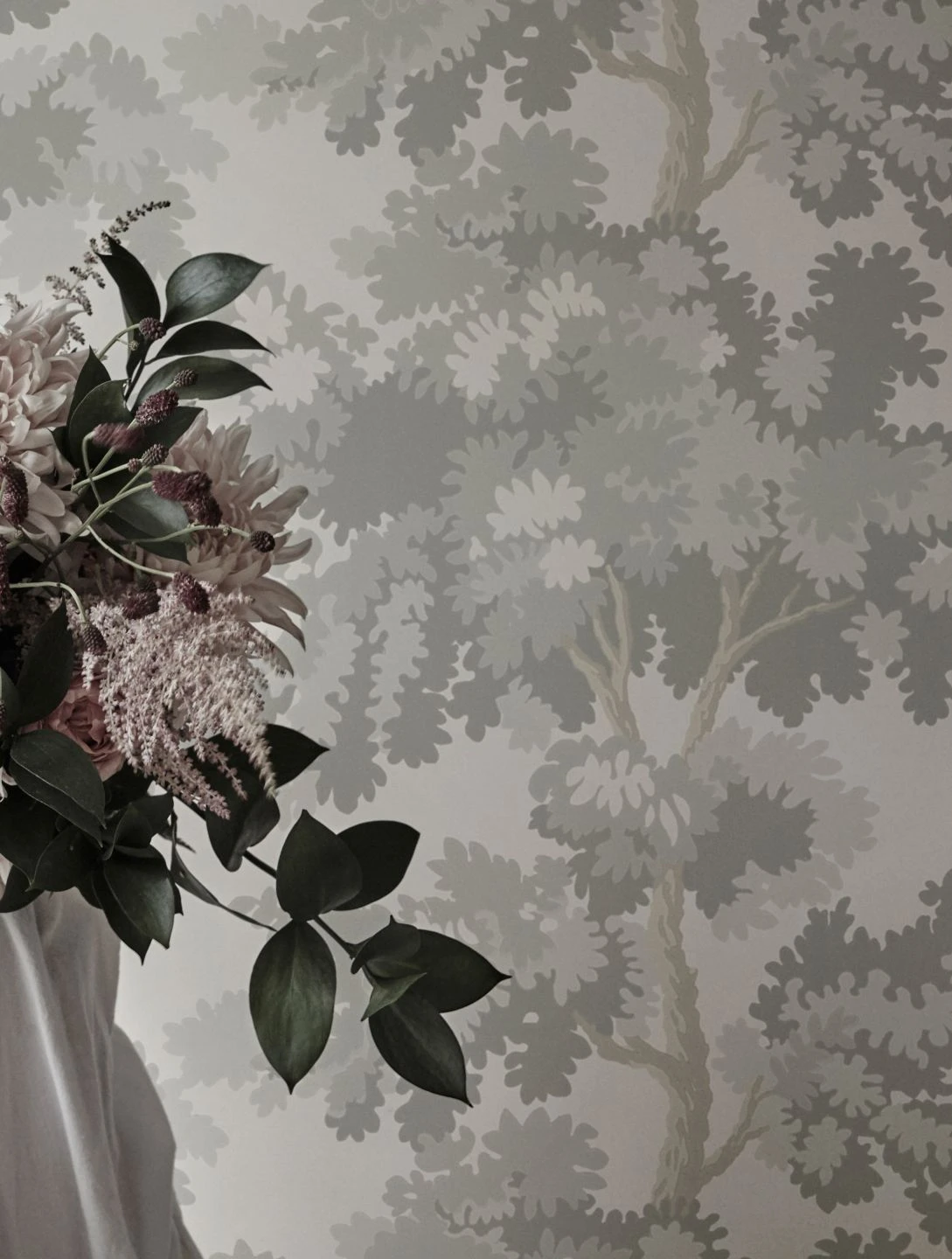 Tapete Raphael Trees Grau 1 Tapete Raphael Trees Grau