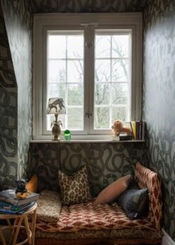 Tapete Snake Peek Moosgrau -Tapetengeschäft Snake Peek E 341112 2880x1440