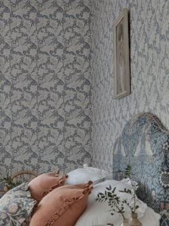 Tapete Wallflower Hellblaugrau -Tapetengeschäft Wallflower E 463261 2880x1440