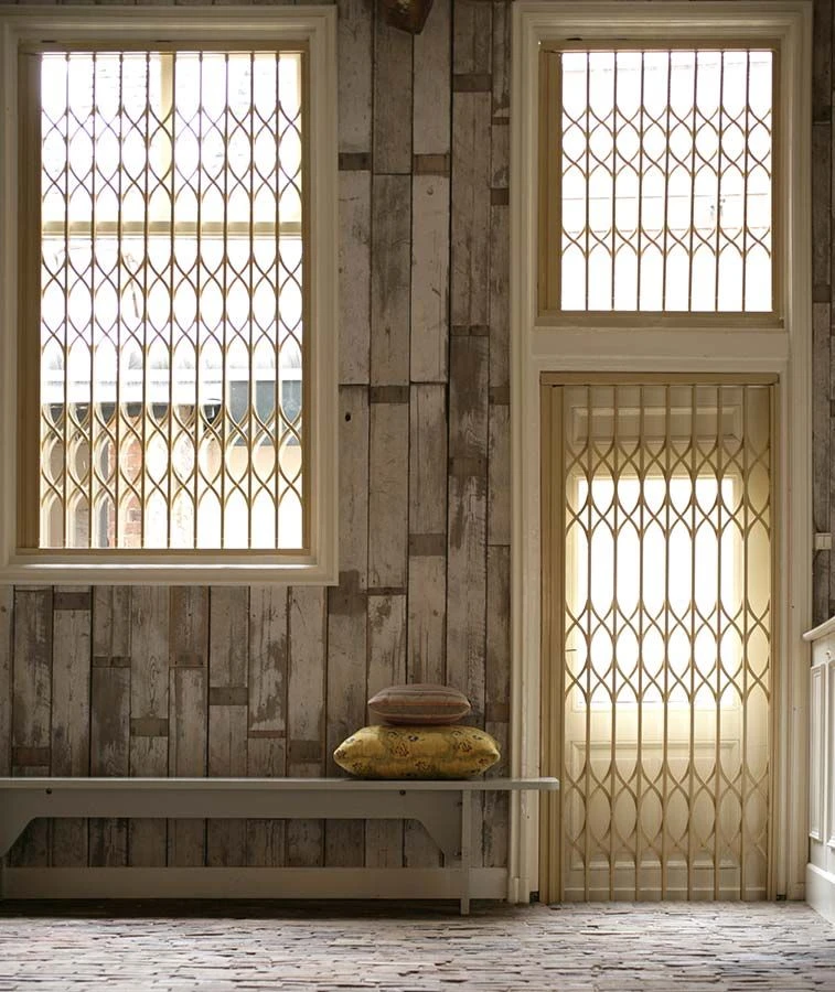 Tapete Scrapwood 02 Hellbraungrau 3 Tapete Scrapwood 02 Hellbraungrau – Bild 3